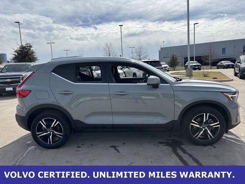 Certified 2025 Volvo XC40 B5 Core image 4