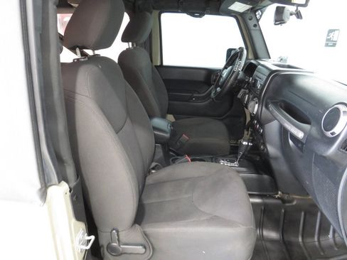 Used 2017 Jeep Wrangler Sport AWD/4WD image 7