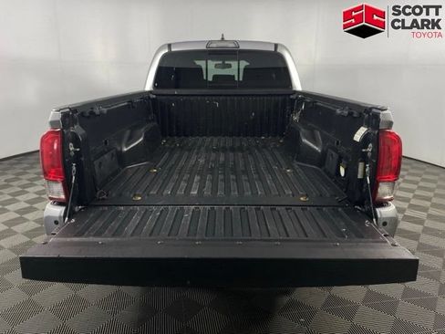 Used 2017 Toyota Tacoma TRD Sport w/ Premium & Technology Package AWD/4WD image 24