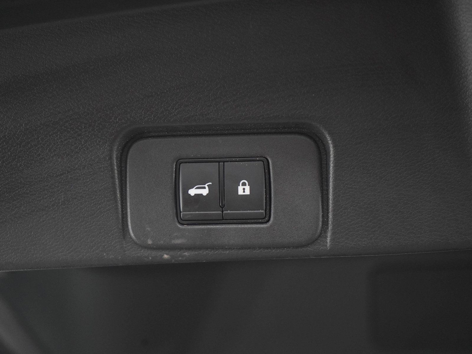 Used 2023 Nissan Rogue SL AWD/4WD image 17