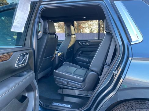 Used 2021 Chevrolet Tahoe Premier w/ Premium Package image 18