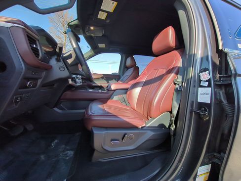 Used 2024 Ford Expedition Limited image 17