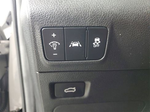 Used 2023 Kia K5 GT-Line image 12