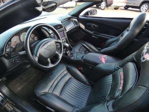 Used 2000 Chevrolet Corvette Convertible w/ Performance Handling Pkg image 12