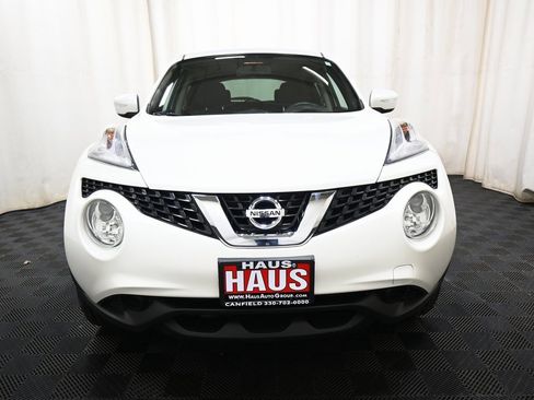 Used 2017 Nissan Juke SV image 2
