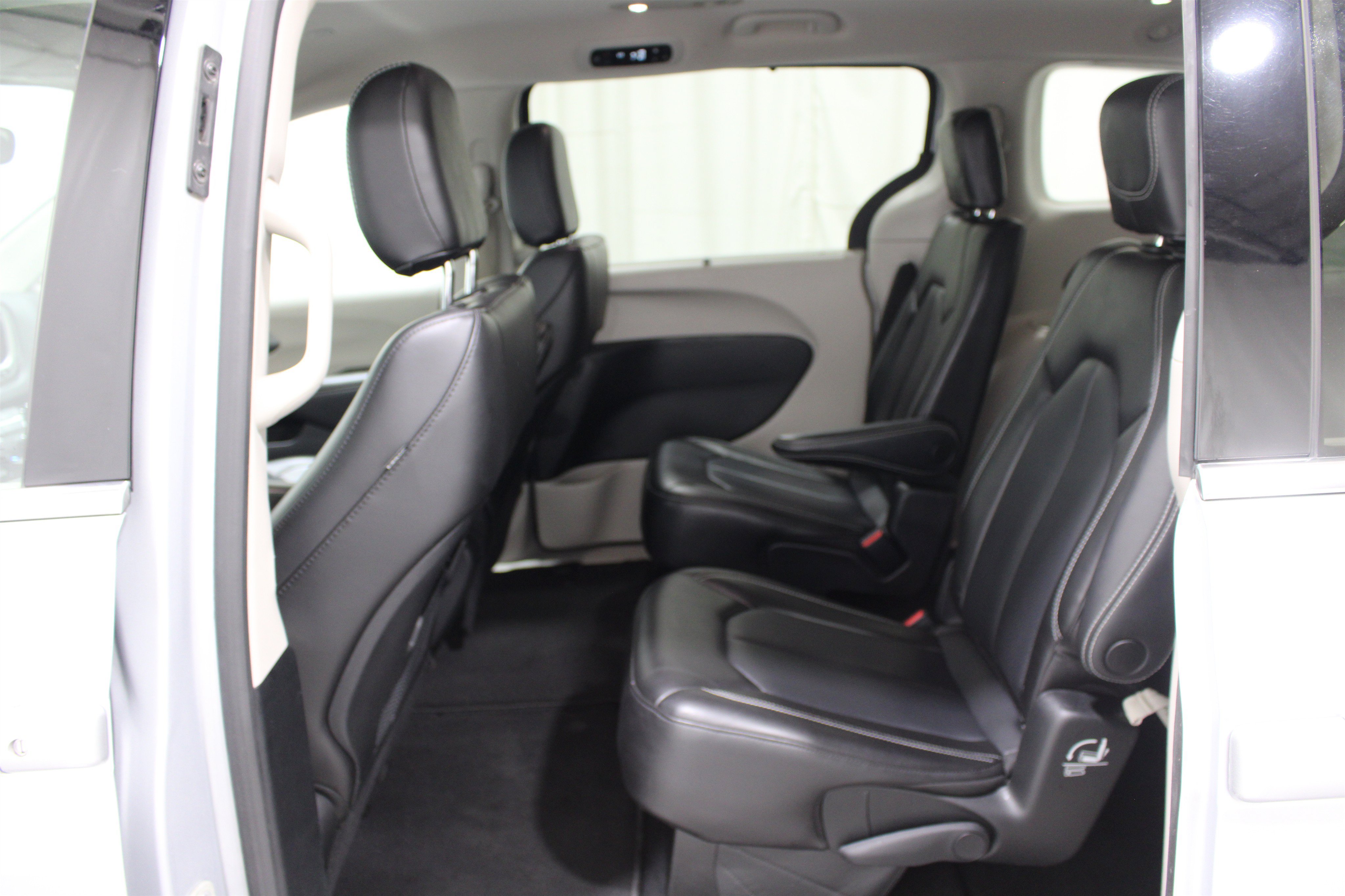 Used 2023 Chrysler Pacifica Touring-L FWD image 20