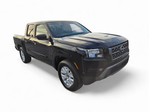 Used 2023 Nissan Frontier SV image 2