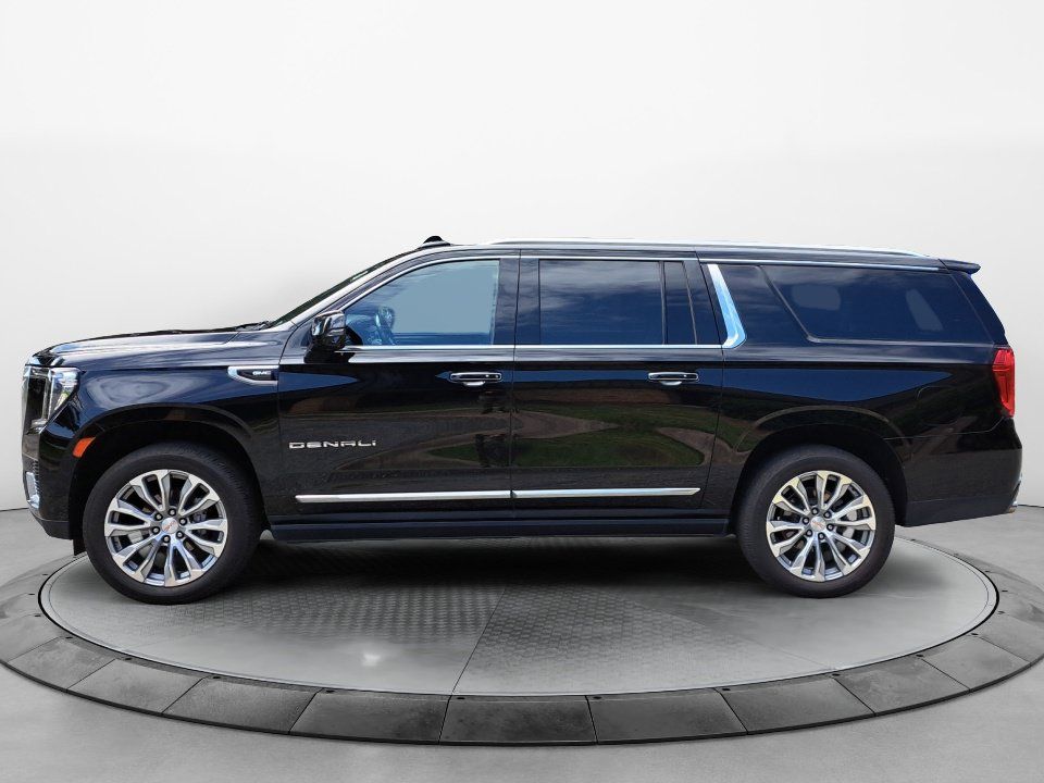 Used 2021 GMC Yukon XL Denali w/ Denali Premium Package AWD/4WD image 4