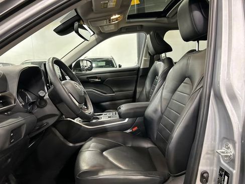 Used 2022 Toyota Highlander XLE FWD image 10