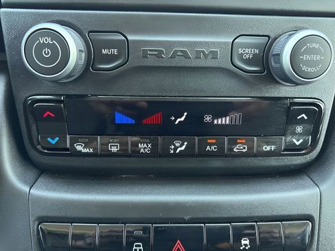 Used 2025 RAM ProMaster 2500 w/ Convenience Group FWD image 17