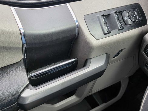 Used 2017 Ford F150 XLT AWD/4WD image 30