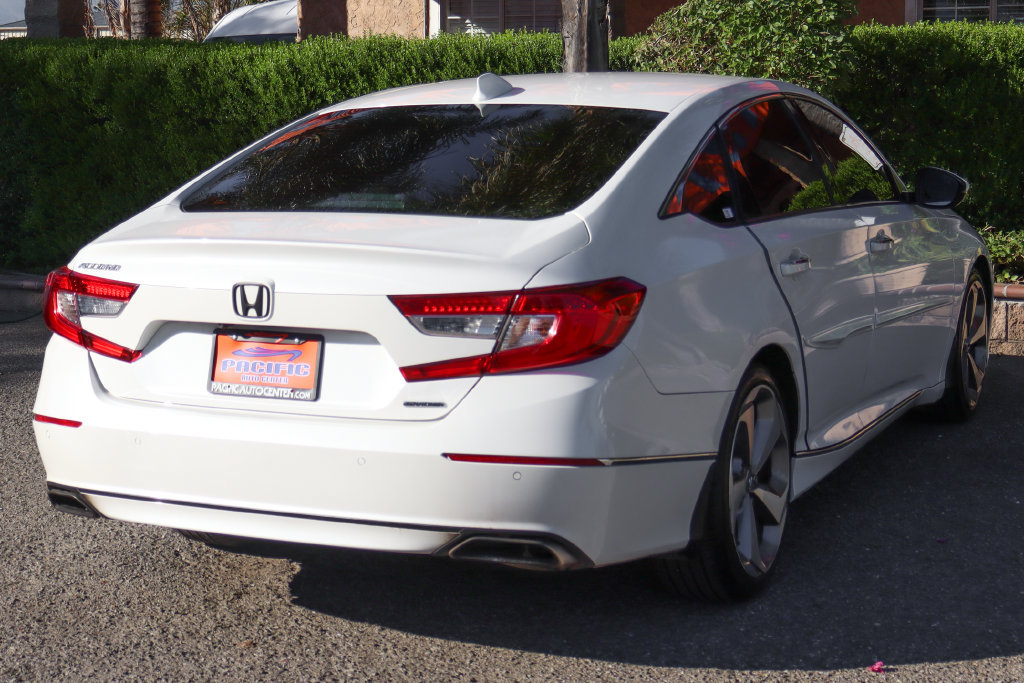 Used 2018 Honda Accord Touring image 9
