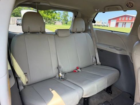 Used 2014 Toyota Sienna XLE w/ Entertainment Package AWD/4WD image 28