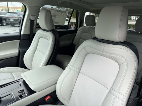 New 2026 Lincoln Aviator Reserve image 13