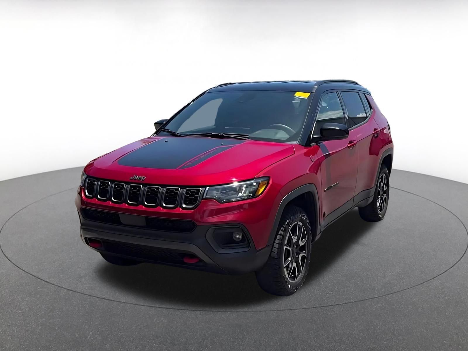 Used 2025 Jeep Compass Trailhawk AWD/4WD image 4