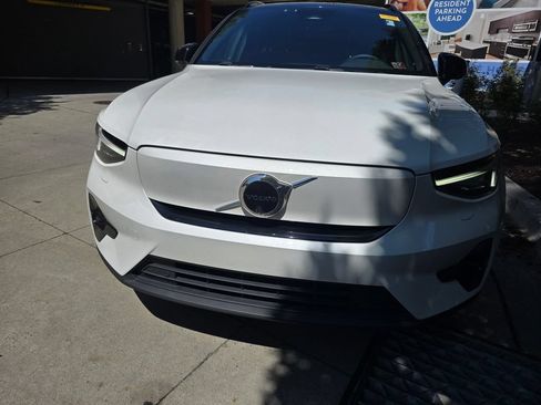 Used 2023 Volvo XC40 Recharge Ultimate AWD/4WD image 2
