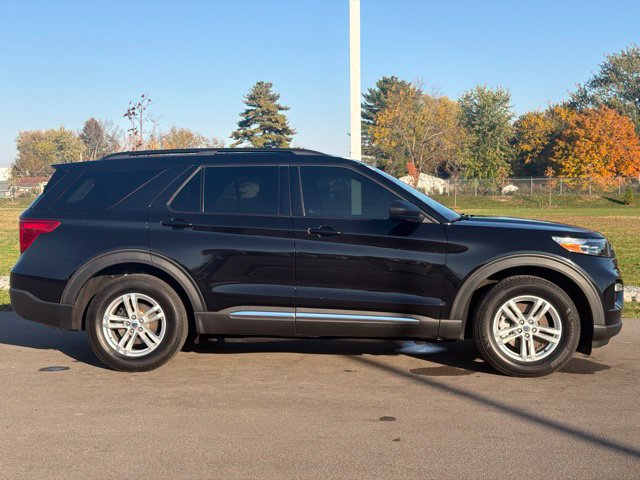 Used 2020 Ford Explorer XLT w/ Equipment Group 202A AWD/4WD image 16