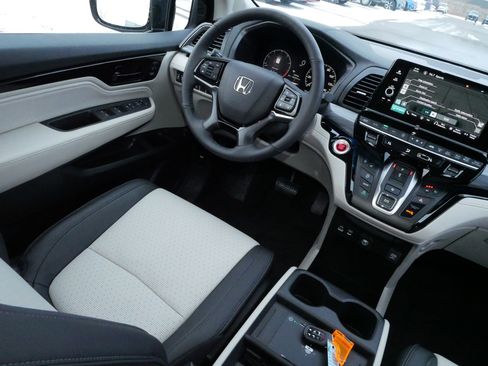 Certified 2026 Honda Odyssey Elite image 9