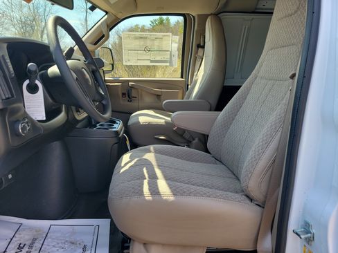 New 2026 GMC Savana 3500 Extended RWD image 4