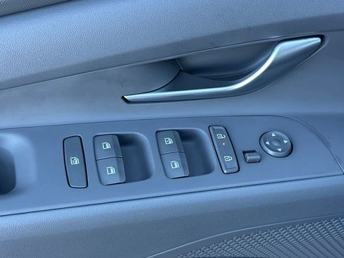 Used 2025 Hyundai Elantra SEL image 13