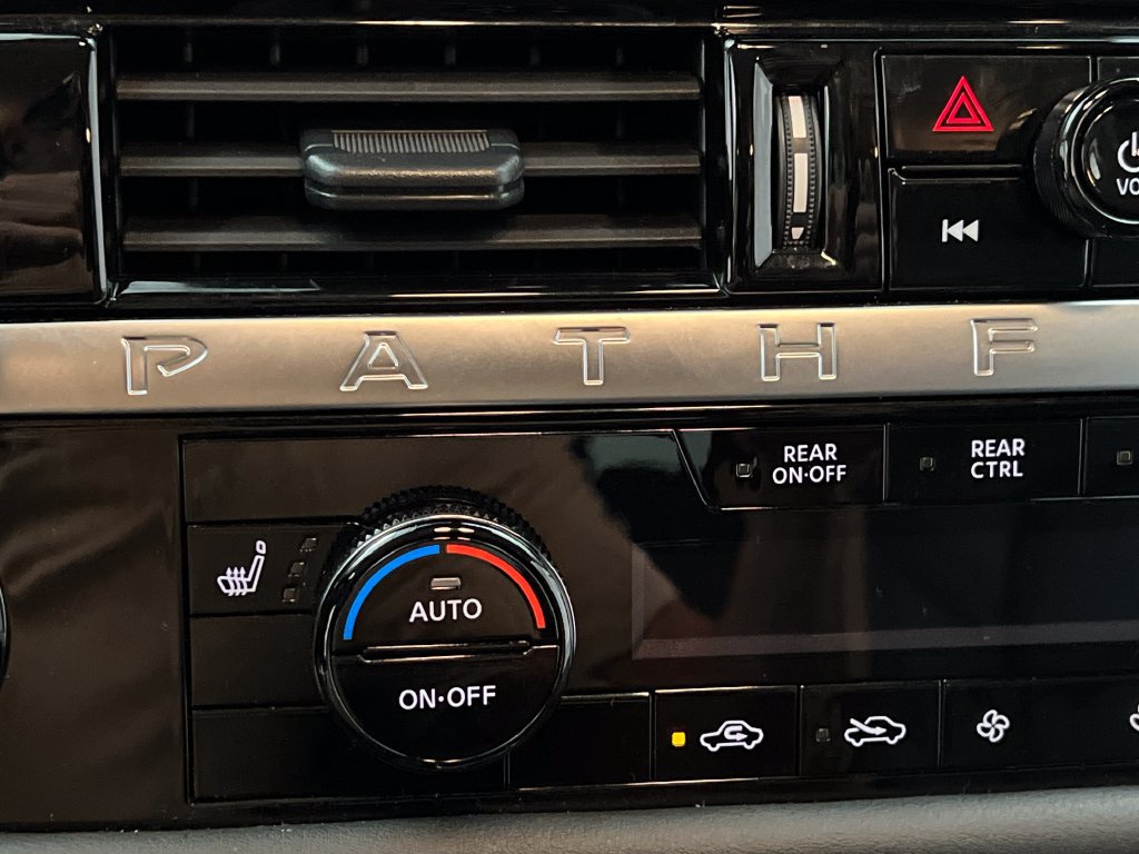 Used 2026 Nissan Pathfinder SL FWD image 57