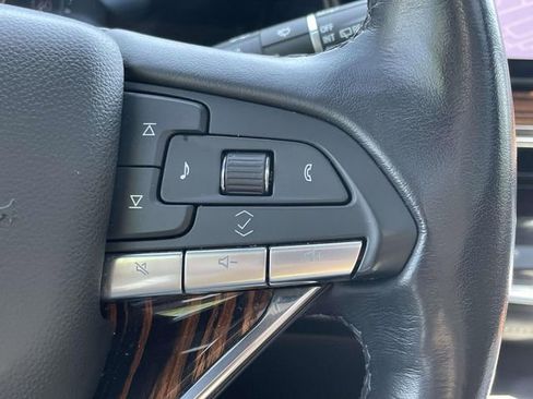 Used 2023 Cadillac Escalade Premium Luxury image 18