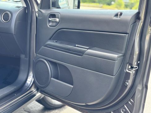 Used 2016 Jeep Patriot 75th Anniversary w/ Power Value Group AWD/4WD image 31