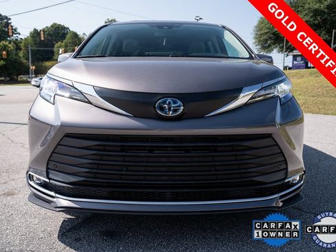 Certified 2021 Toyota Sienna XLE image 2