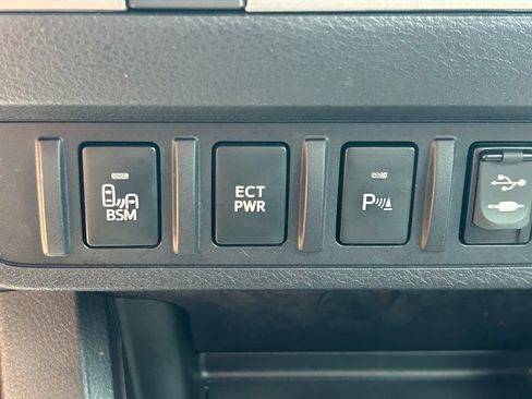 Used 2017 Toyota Tacoma Limited w/ Tow Package AWD/4WD image 30