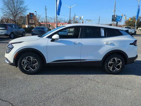 Used 2024 Kia Sportage LX image 6