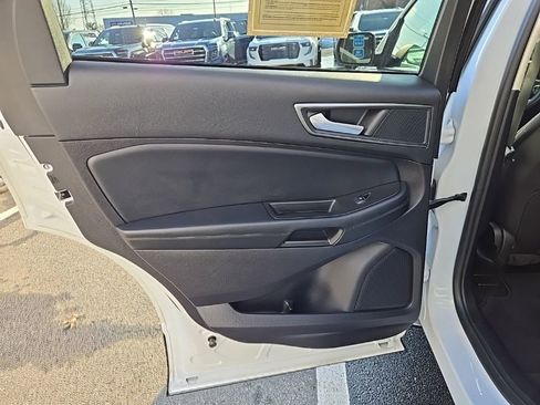 Used 2021 Ford Edge SE image 31