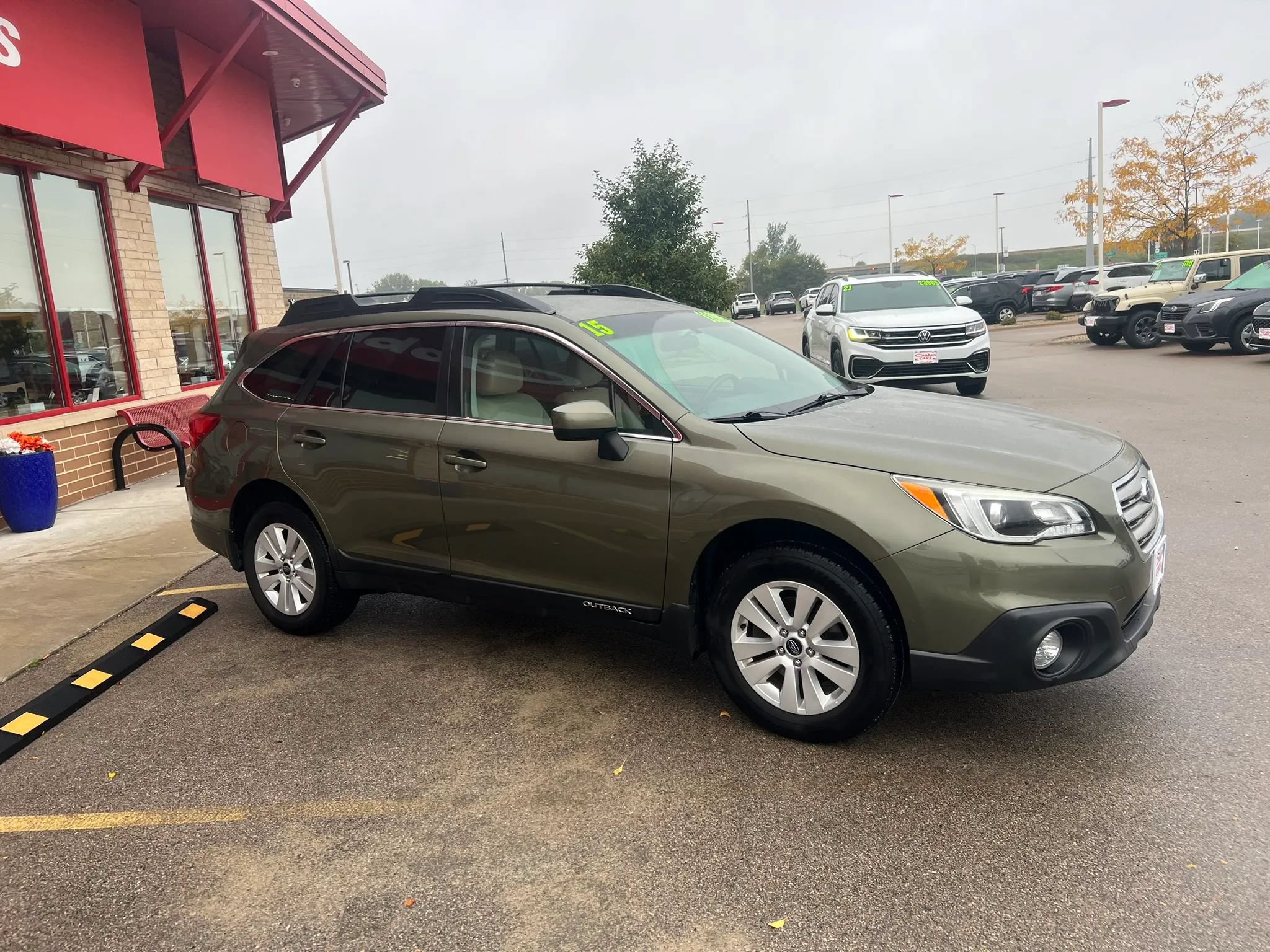 Used 2015 Subaru Outback 2.5i Premium AWD/4WD image 3