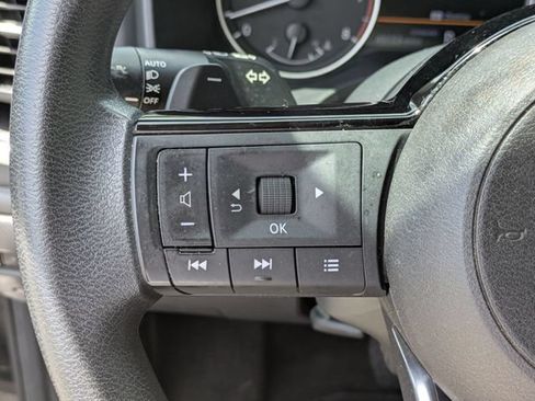 Used 2023 Nissan Rogue SV FWD image 18
