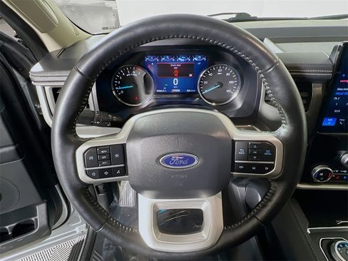 Used 2024 Ford Expedition Max XLT image 11