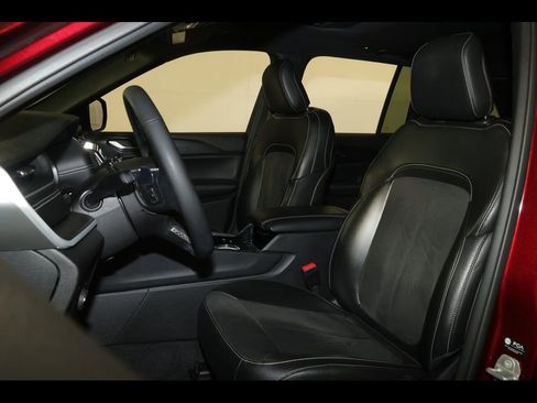 Used 2023 Jeep Grand Cherokee Altitude AWD/4WD image 29