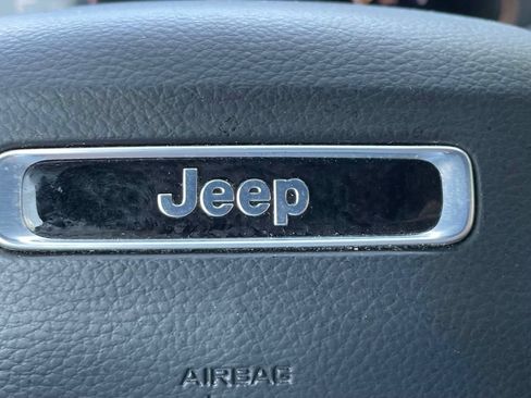Used 2025 Jeep Grand Cherokee Altitude AWD/4WD image 32