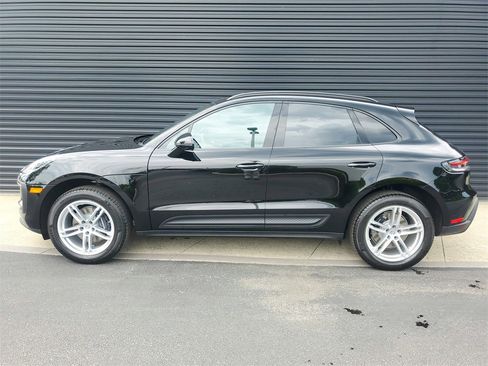 Used 2025 Porsche Macan Turbo image 2