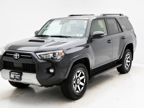 Used 2024 Toyota 4Runner TRD Off-Road Premium image 2
