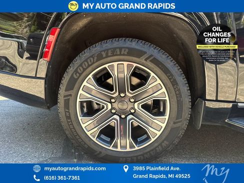Used 2024 Jeep Wagoneer L Series II w/ Flexible Seating Group AWD/4WD image 33
