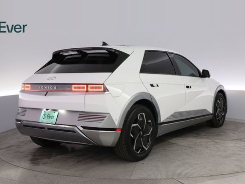 Used 2024 Hyundai Ioniq 5 Limited image 3