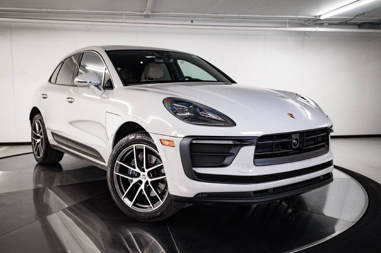 Certified 2026 Porsche Macan AWD/4WD image 9