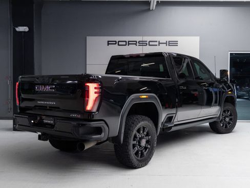 Used 2024 GMC Sierra 2500 AT4 w/ AT4 Premium Plus Package AWD/4WD image 4