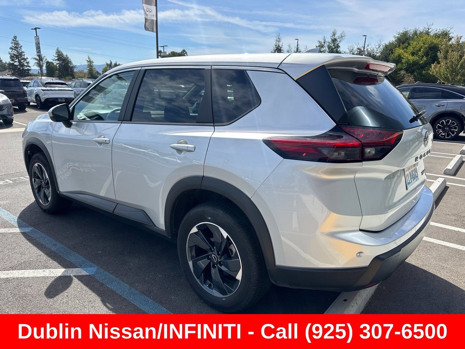 Used 2024 Nissan Rogue SV AWD/4WD image 4