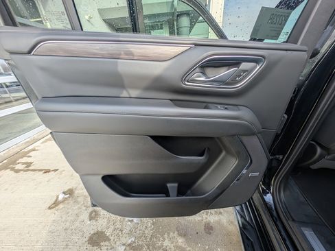 Used 2024 Chevrolet Suburban LT image 40