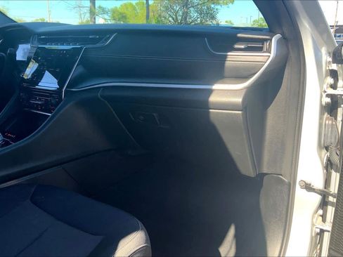 Used 2024 Jeep Grand Cherokee Laredo X w/ Trailer Tow Package image 19