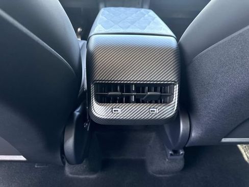Used 2024 Tesla Model Y Long Range AWD/4WD image 15