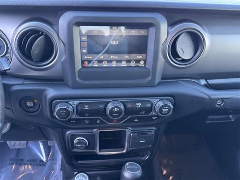 Used 2022 Jeep Gladiator Sport image 7