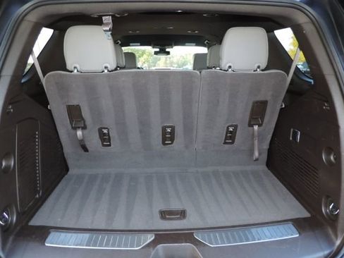 Used 2022 Chevrolet Tahoe Z71 image 15