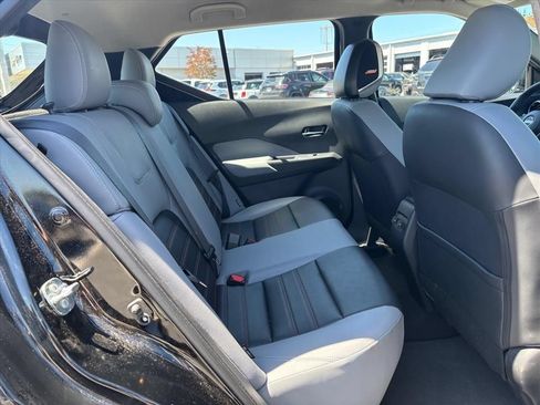 Used 2023 Nissan Kicks SR w/ SR Premium Package FWD image 13