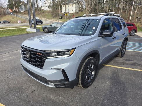 Used 2024 Honda Pilot TrailSport image 4